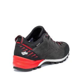 chaussure basse rigide randonnée trek montagne fabrication EUROPE MAKRA HANWAG